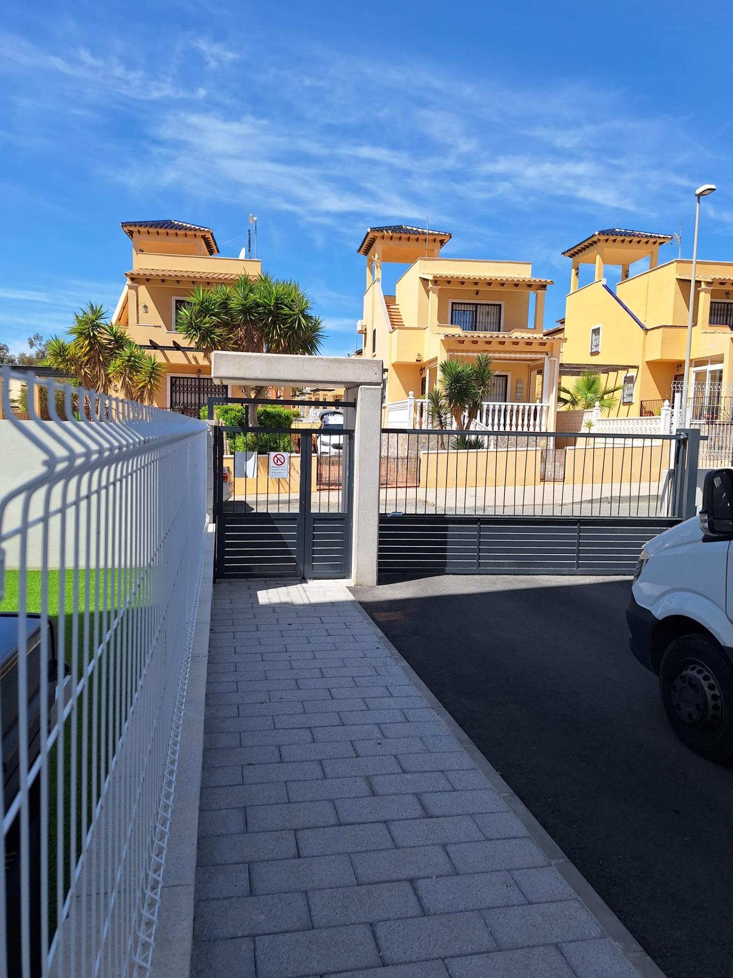 Nieuwbouw appartement in Villamartin met parkeerplaats en gemeenschappelijk zwembad