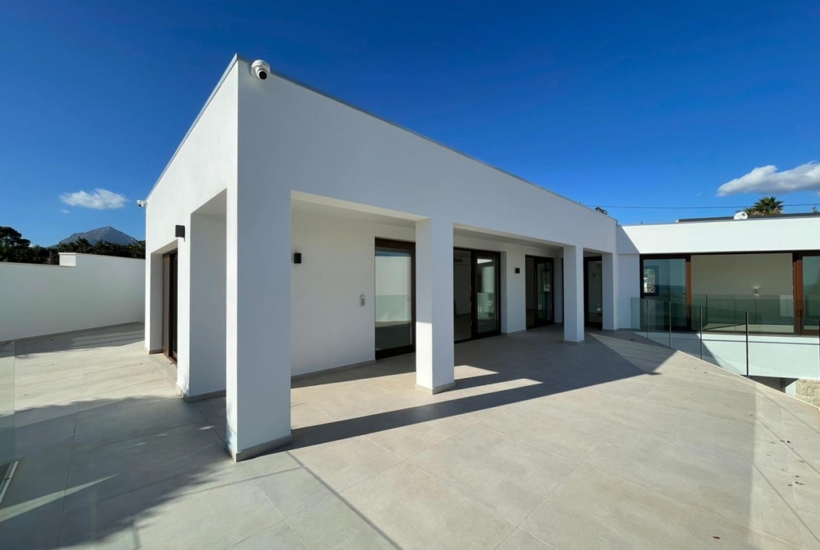 LUXURY VILLA IN ALTEA