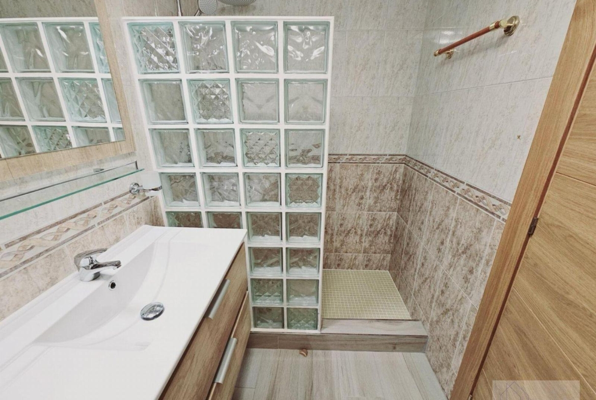 VILLA EN LA SIESTA CON 800 METROS DE PARCELA. PISCINA PRIVADA. 330 M2 DE CASA.
