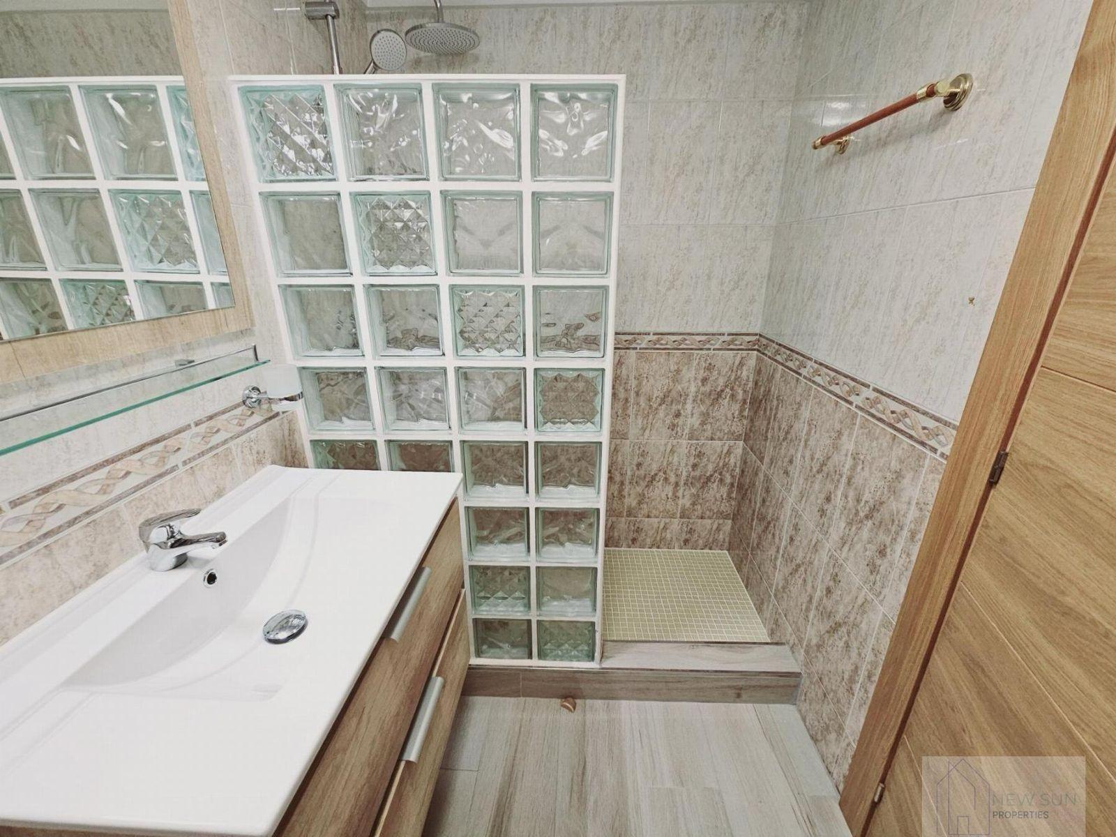 VILLA EN LA SIESTA CON 800 METROS DE PARCELA. PISCINA PRIVADA. 330 M2 DE CASA.