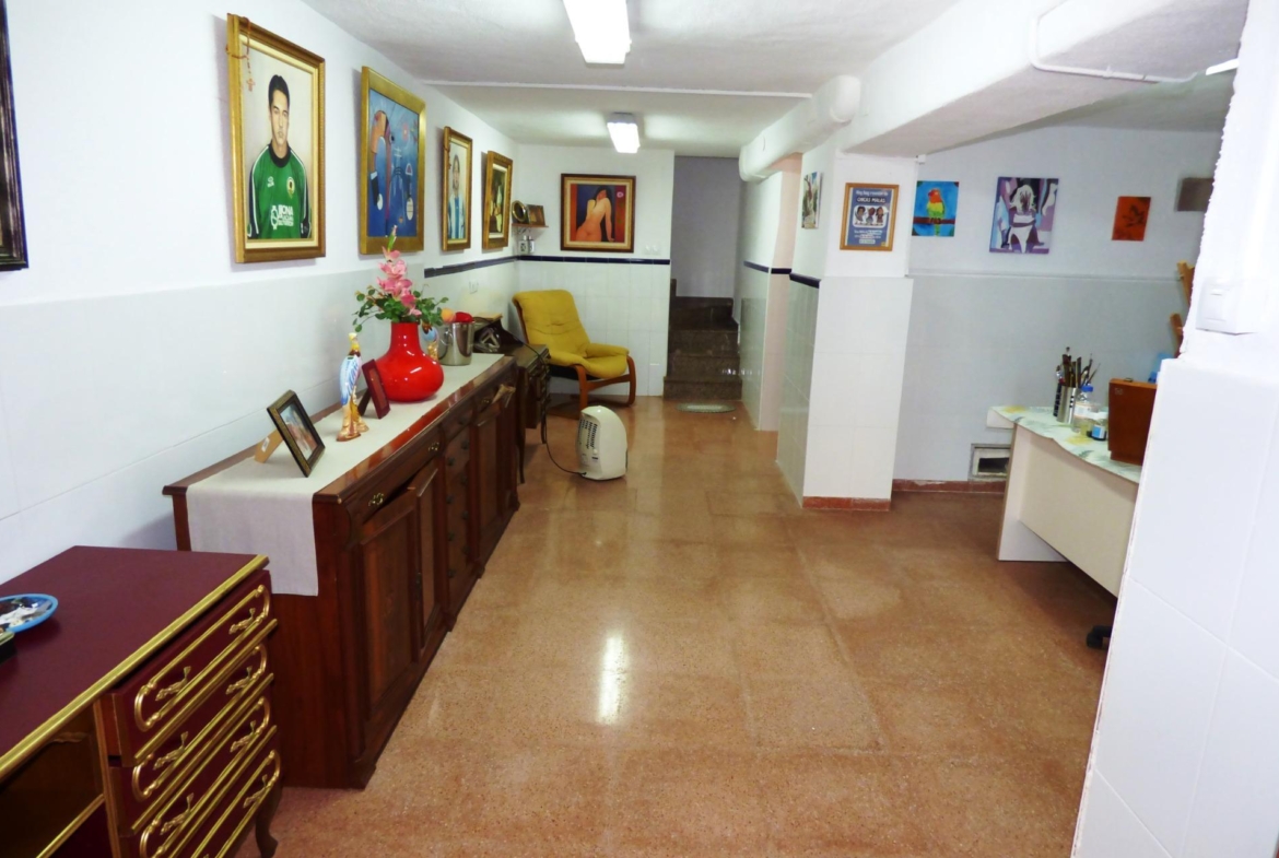 Chalet Adosado con Estilo Único a Pocos Pasos de la Playa de San Juan