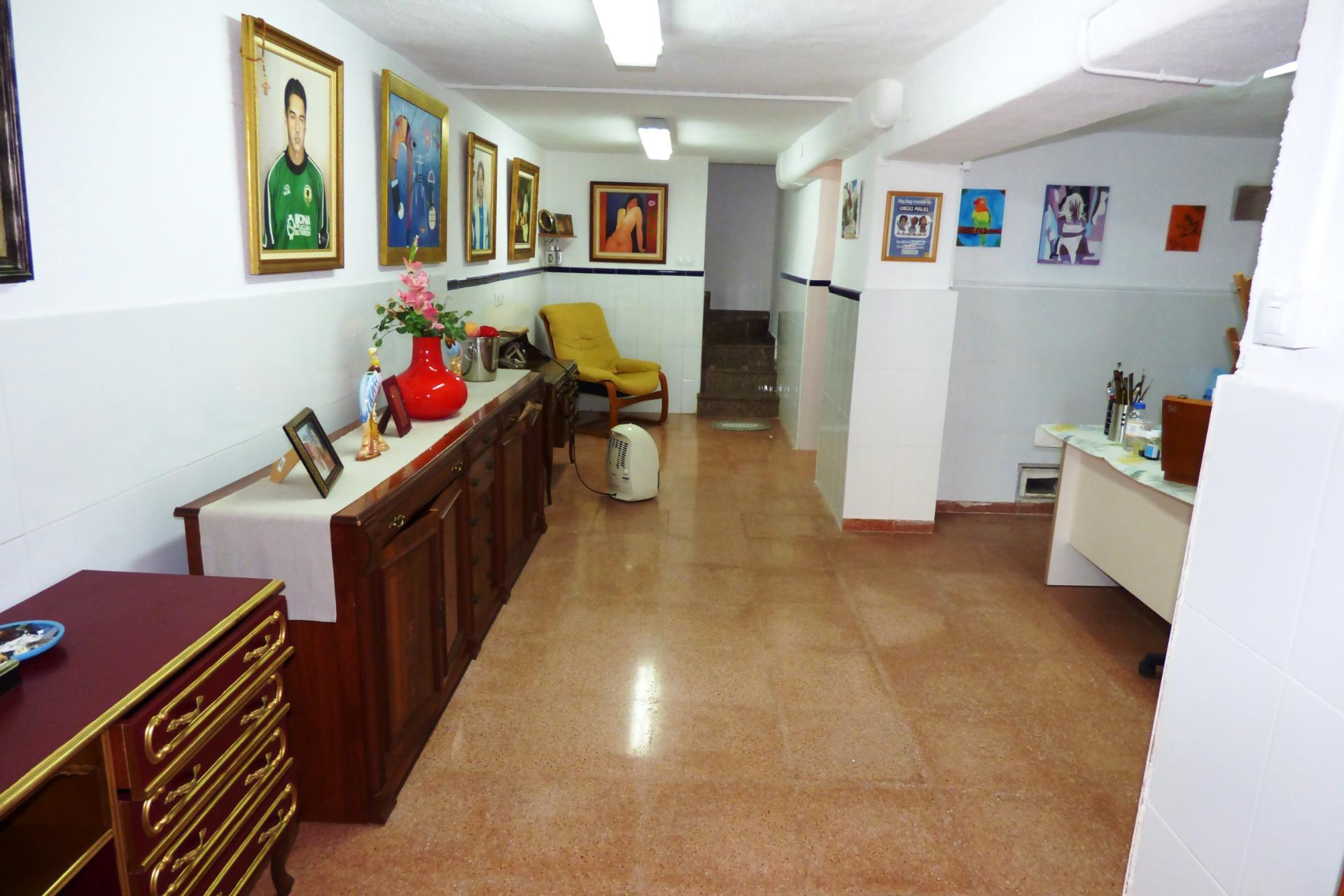 Chalet Adosado con Estilo Único a Pocos Pasos de la Playa de San Juan