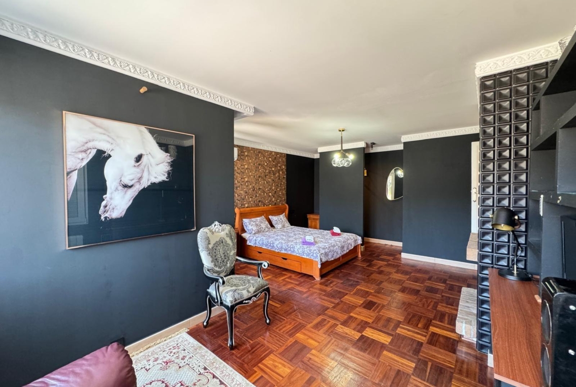 VILLA DE LIJO EN CAMPOAMOR CON 639 M2 DE CASA. PARCELA 800 M2. PISCINA PROPIA. 5 DORM. 4 BAÑOS. PLAYA A 650 METROS.