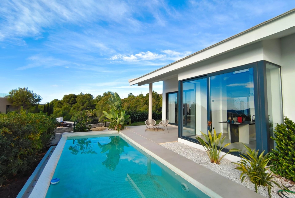 Design villa met uitzicht op zee