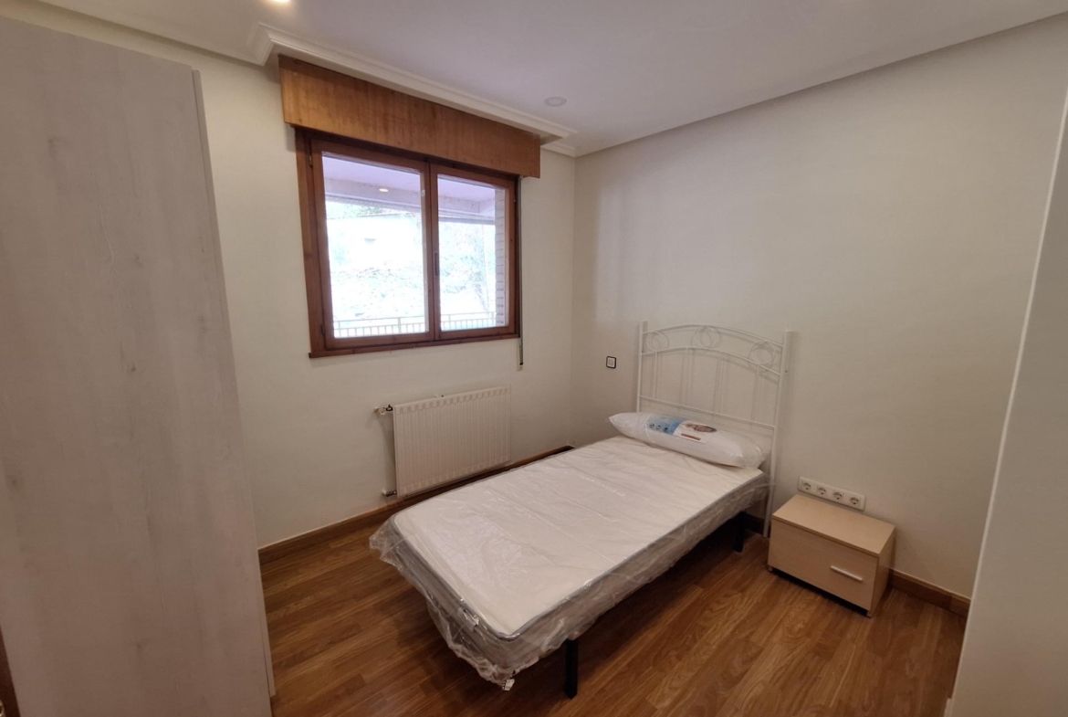 Amplio piso para entrar a vivir en Mieres