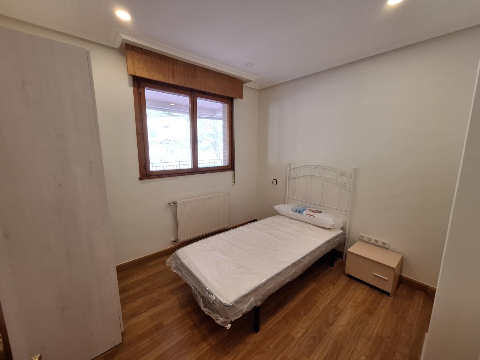 2-25-147 Amplio piso para entrar a vivir en Mieres