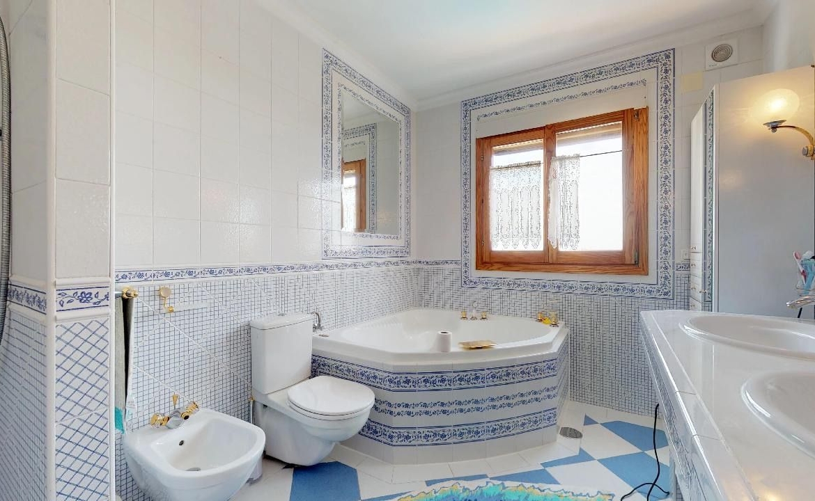 EXCLUSIEVE VILLA TE KOOP IN CALPE MET MARVELLOUS ZEEZICHTEN