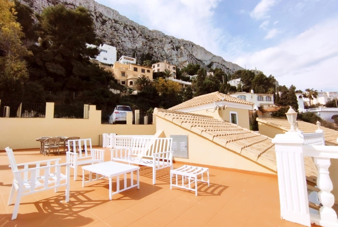 Exclusieve villa in Calpe met panoramisch uitzicht en een grote investeringsmogelijkheid
