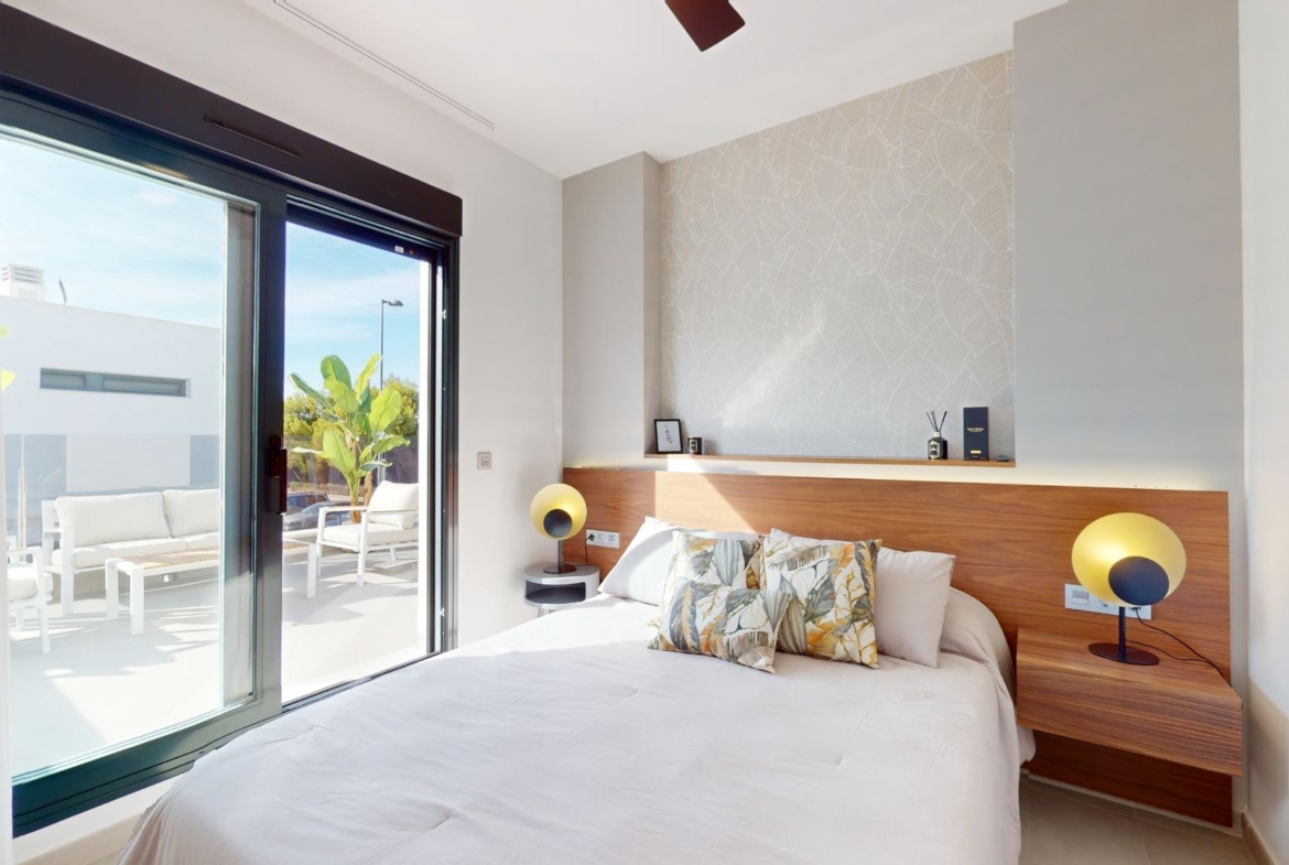 Detached modern villas placed in Roda Golf, Murcia