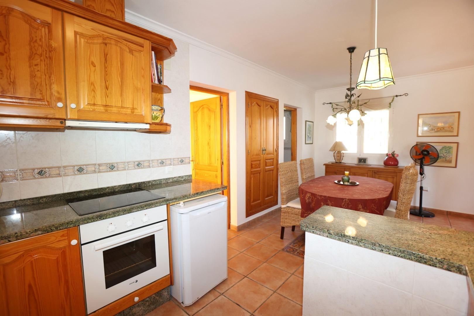 2-25-33 Mediterranean style villa with pool and close to the sea