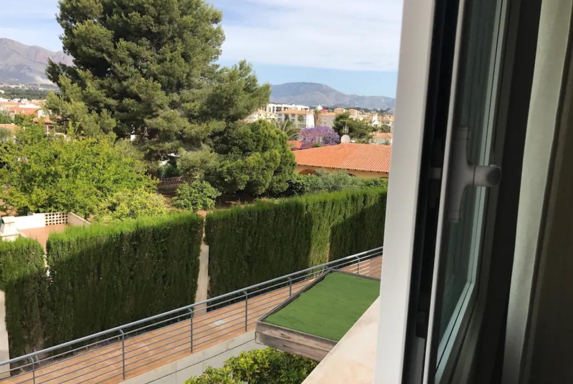 Luxury Villa in the central area of Albir