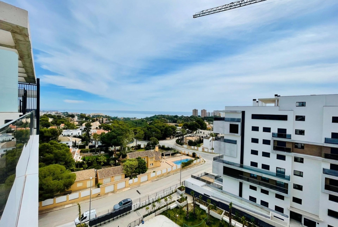 Klaar! Esplendido ático a estrenar en Sea Gardens con panorámica vista al mar !