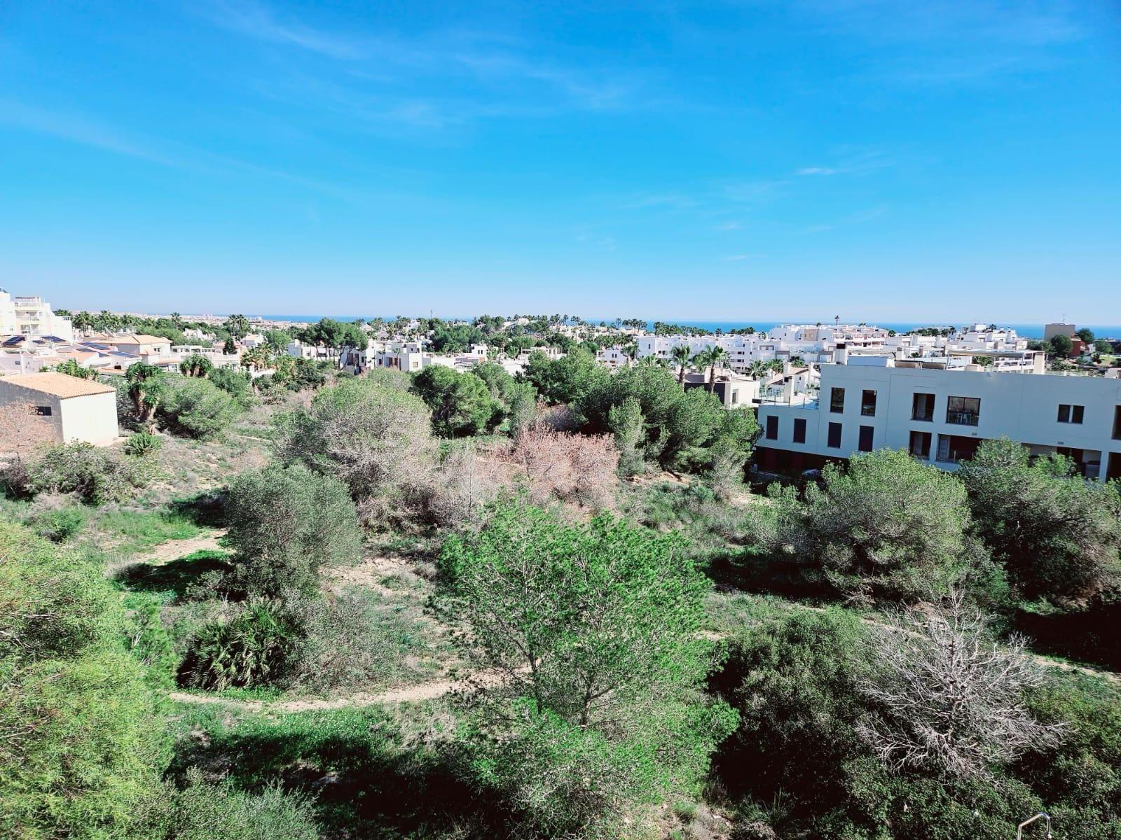 APATAMENTO CON PARKING+PISCINA EN ORIHUELA COSTA. 2 DORM. 2 BAÑOS. 85 M2.