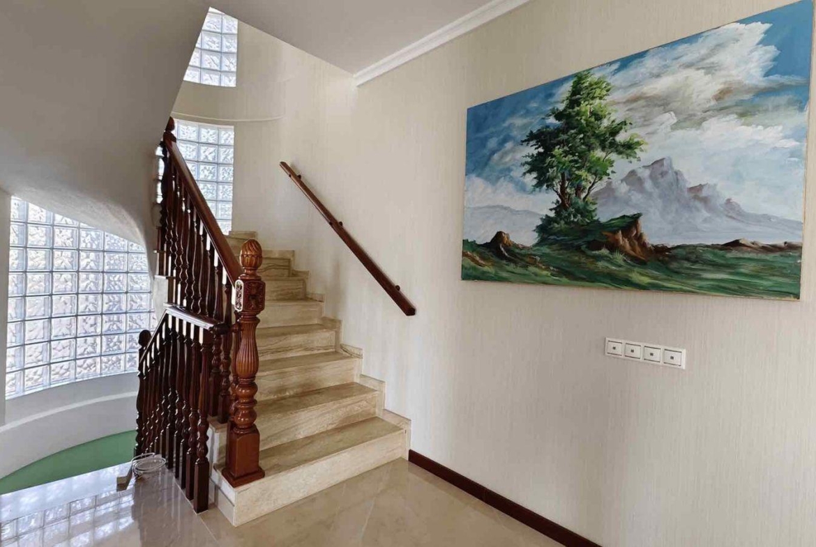 VILLA EN CIUDQUESADA. CON PISCINA PRIVADA. PARCELA 850M2. CASA 364 M2.