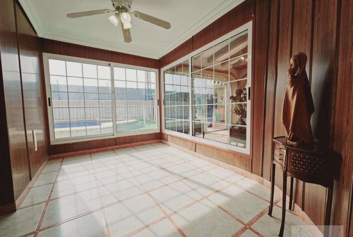 VILLA EN LA SIESTA CON 800 METROS DE PARCELA. PISCINA PRIVADA. 330 M2 DE CASA.