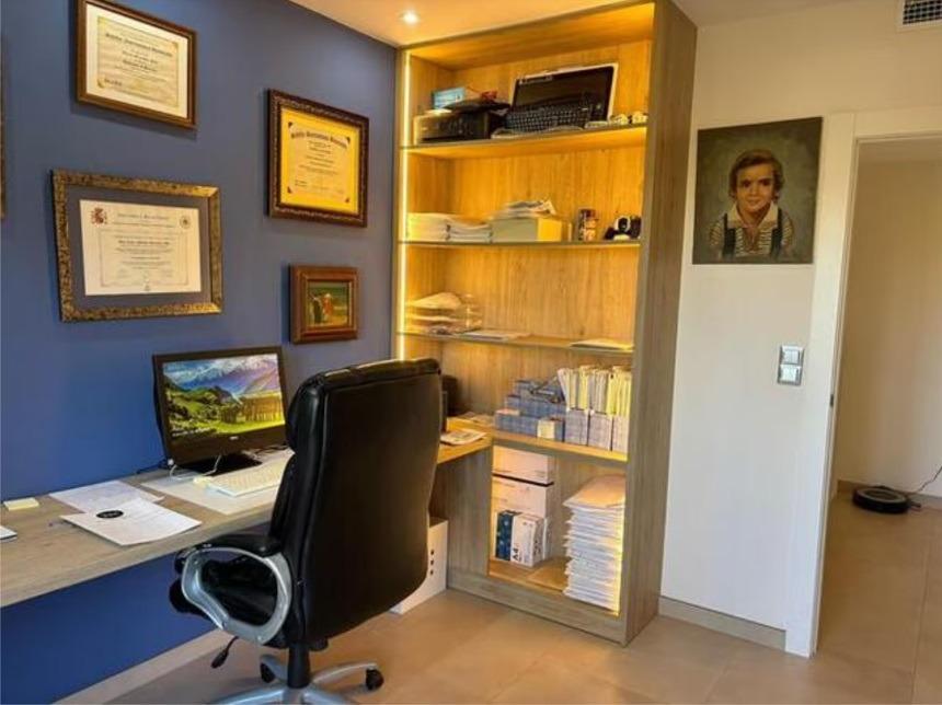 Exclusivo Chalet Pareado en Los Cisnes, Alicante: Confort y Modernidad