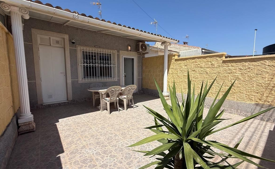 Bungalow with newly renovated, 2 bedrooms, 1 bathroom