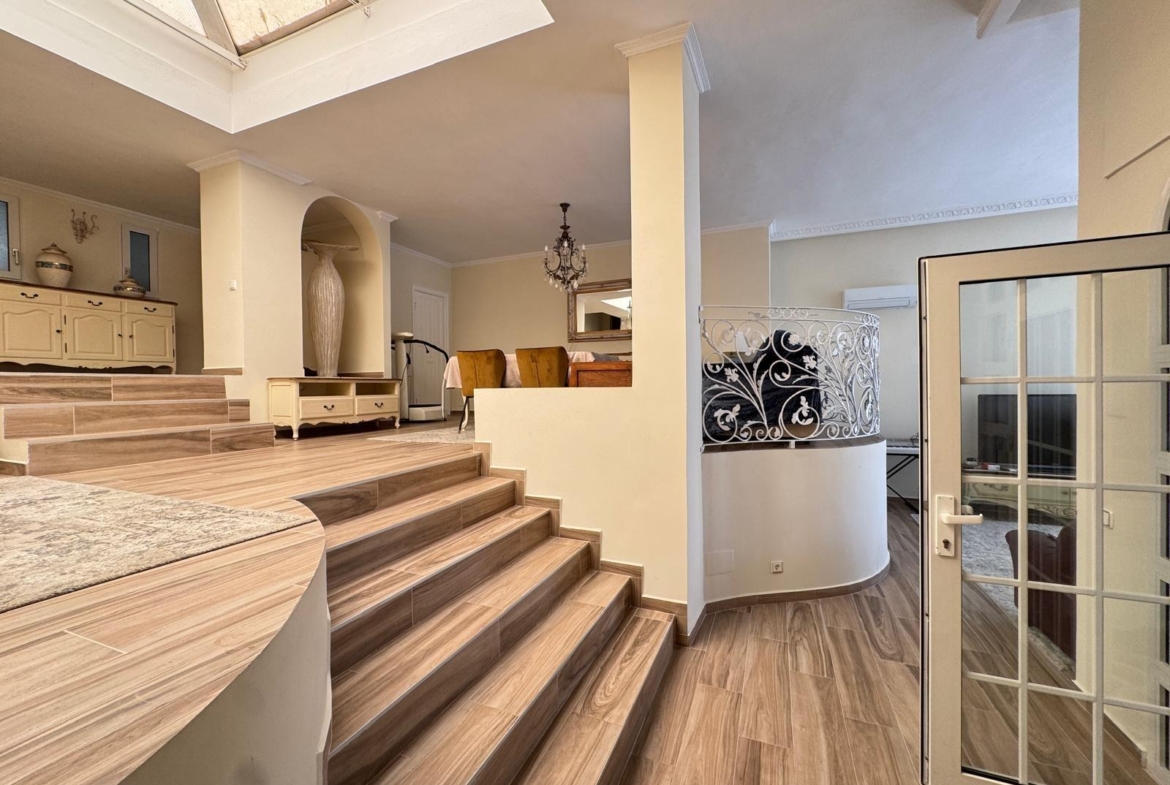 VILLA DE LIJO EN CAMPOAMOR CON 639 M2 DE CASA. PARCELA 800 M2. PISCINA PROPIA. 5 DORM. 4 BAÑOS. PLAYA A 650 METROS.