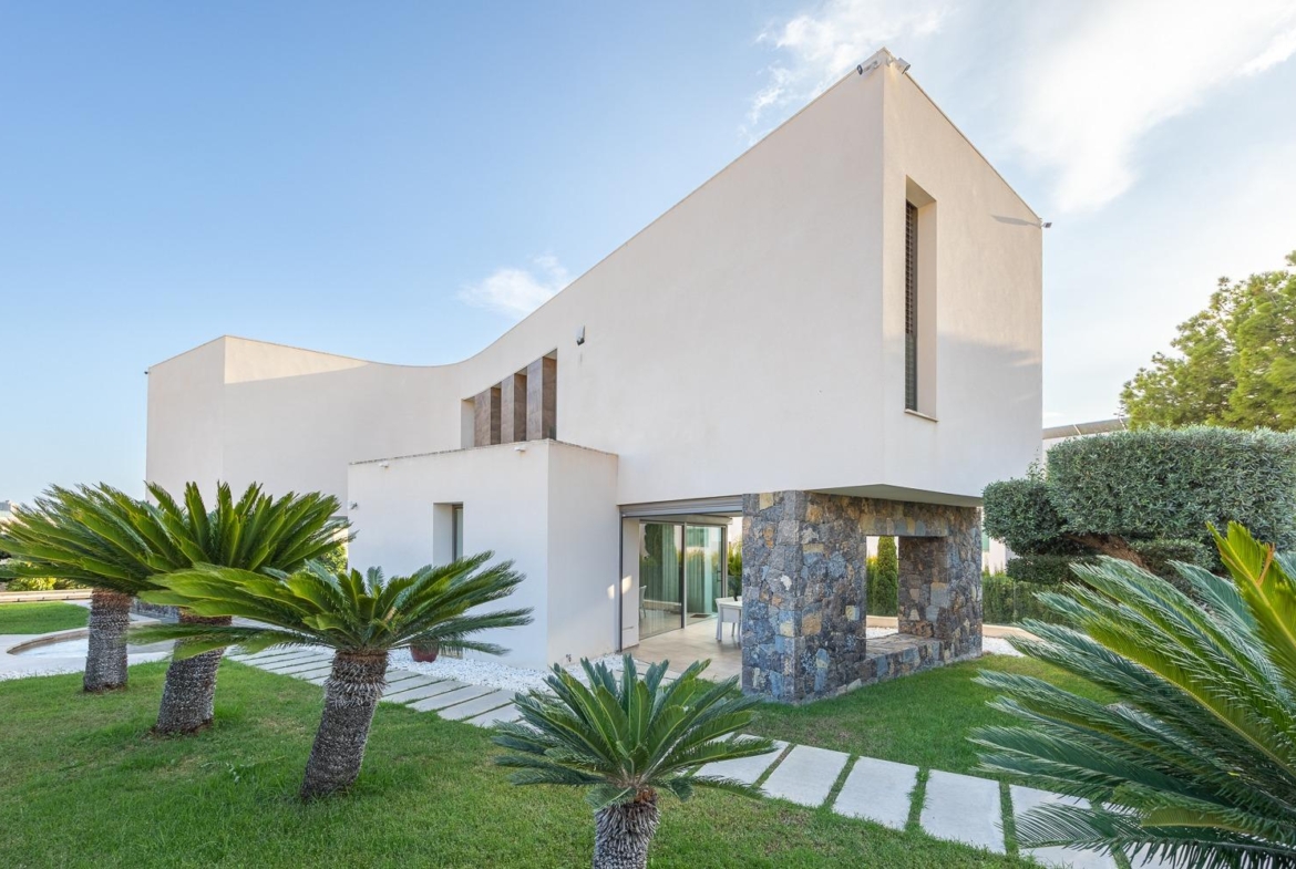 Stunning designer villa in Finestrat, where comfort meets contemporary elegance.