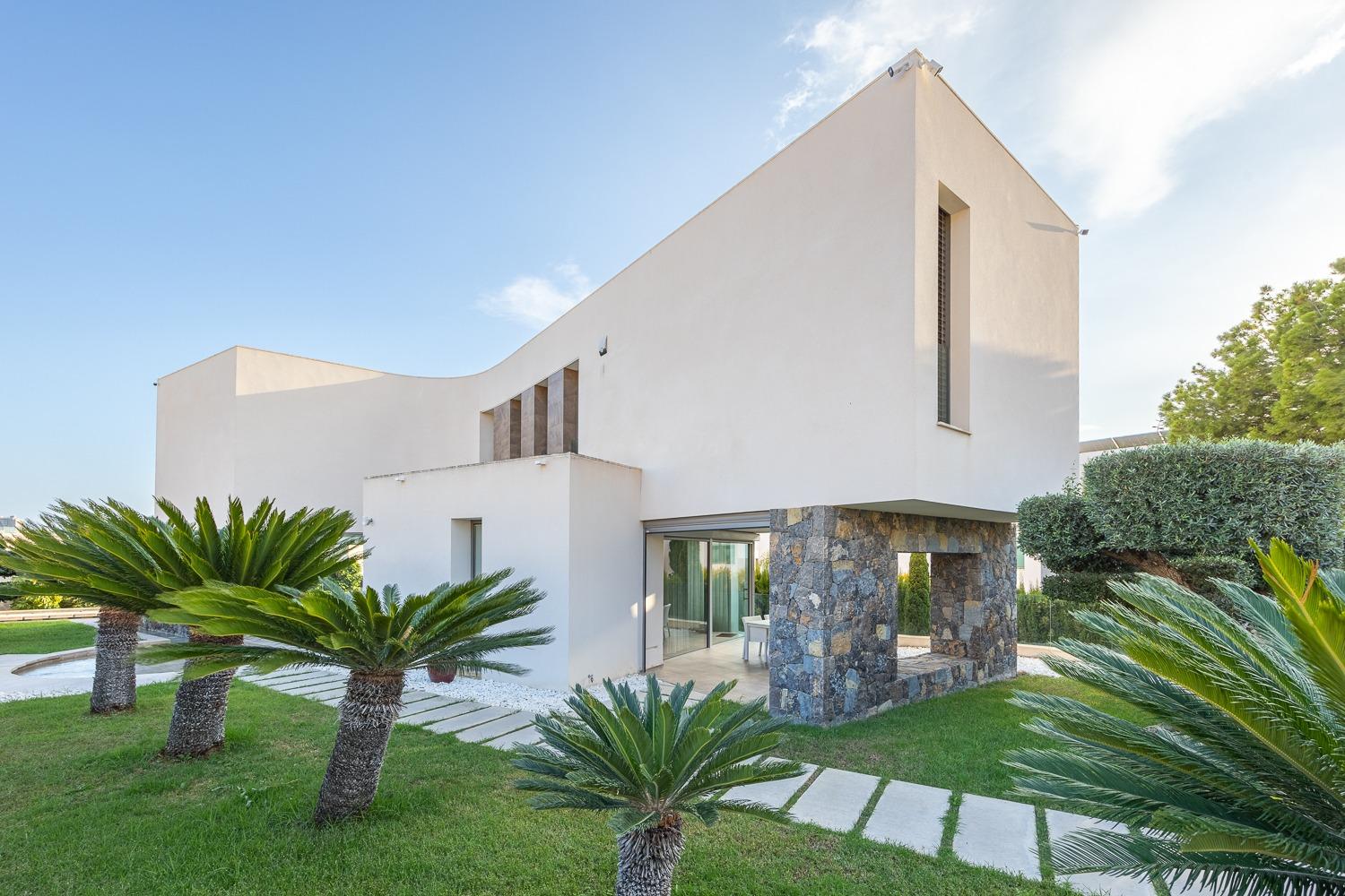 Stunning designer villa in Finestrat, where comfort meets contemporary elegance.