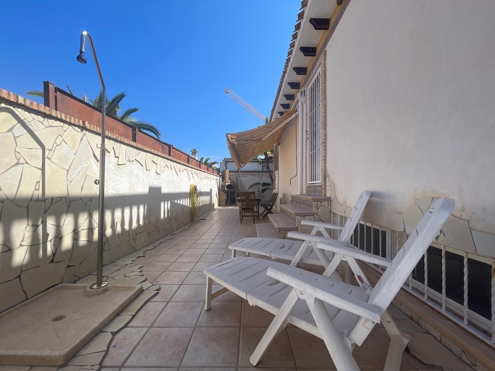 VILLA PARADA CON VISTAS AL MAR Y A 200 METROS DE PLAYA! ZONA TORRE LA MATA. 5 DRM. 3 BAÑOS. PISCINA PRIVADA.