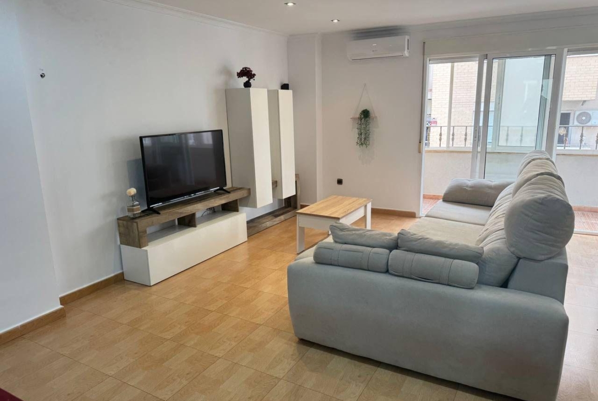 Spacious Semi-New Apartment in Torrevieja, Ideal for Living