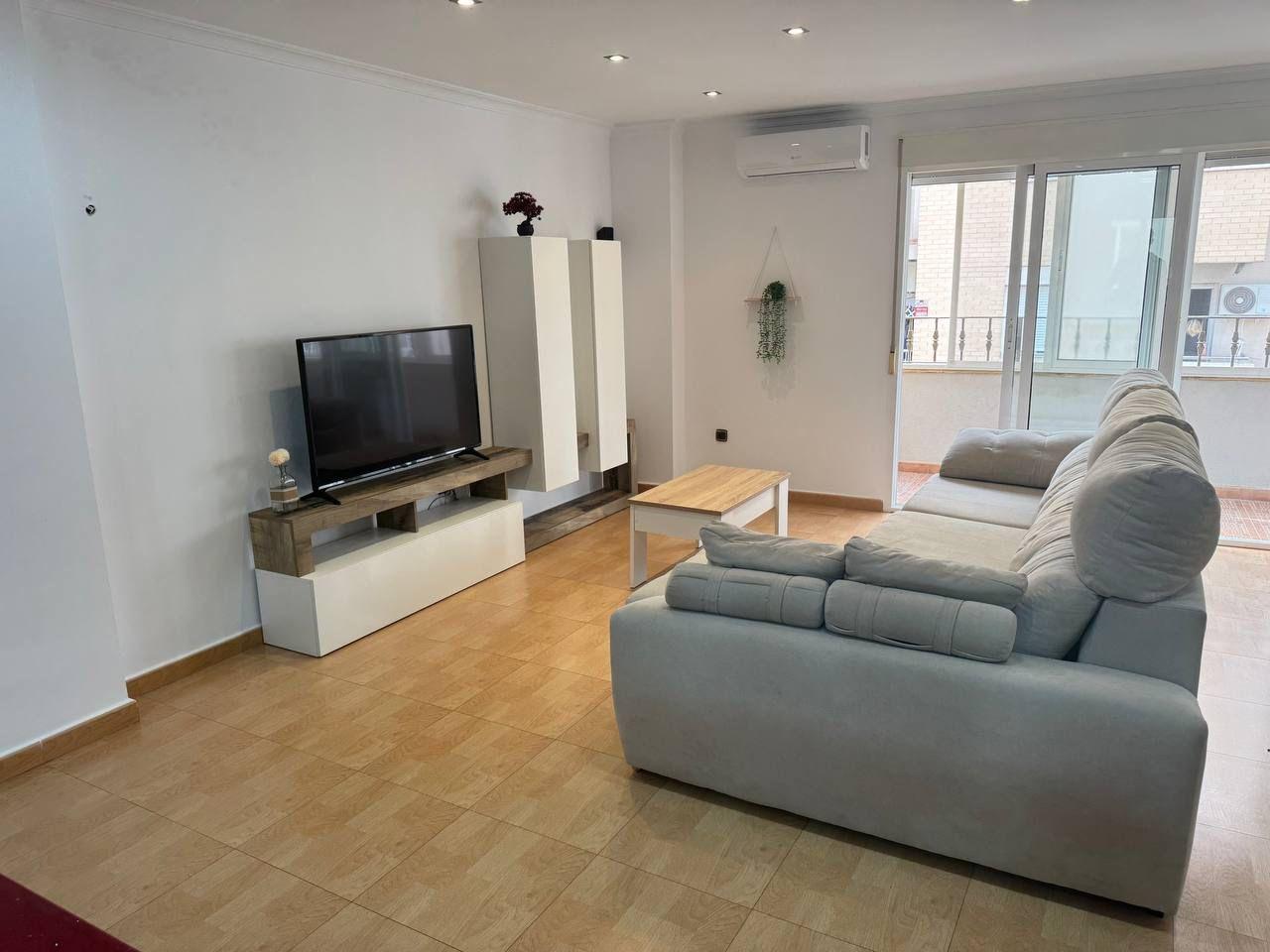 2-26-123 Spacious Semi-New Apartment in Torrevieja, Ideal for Living