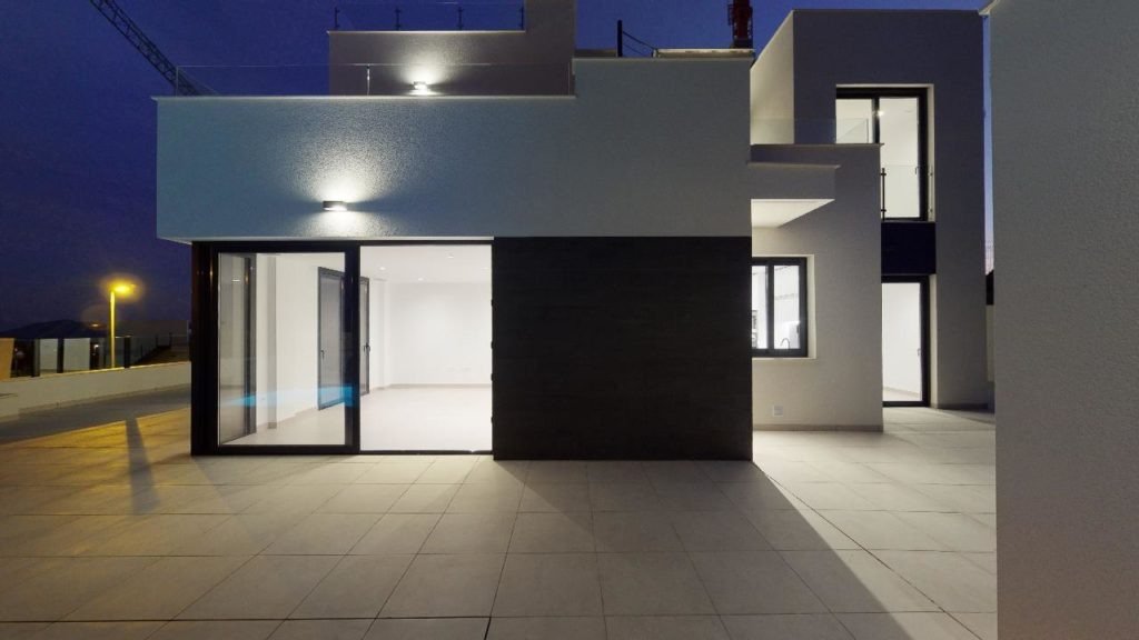 Villas de nueva construcción con vistas al mar y montaña
