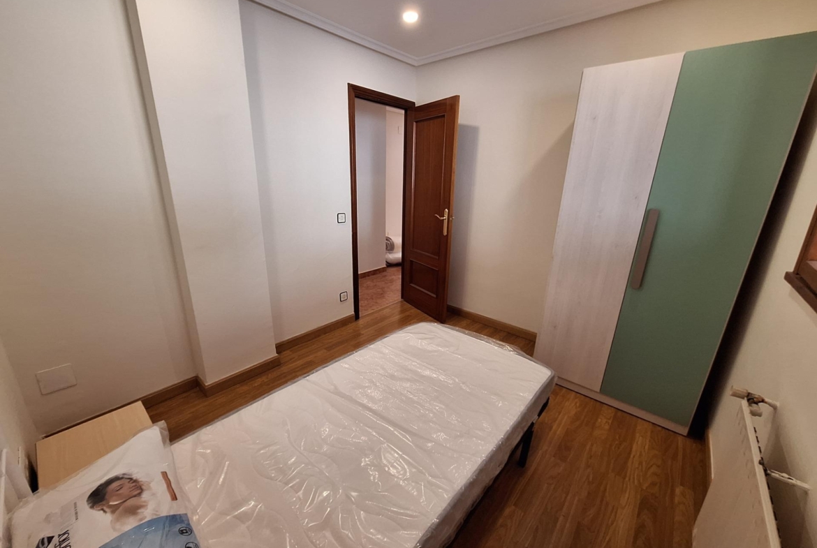 Amplio piso para entrar a vivir en Mieres