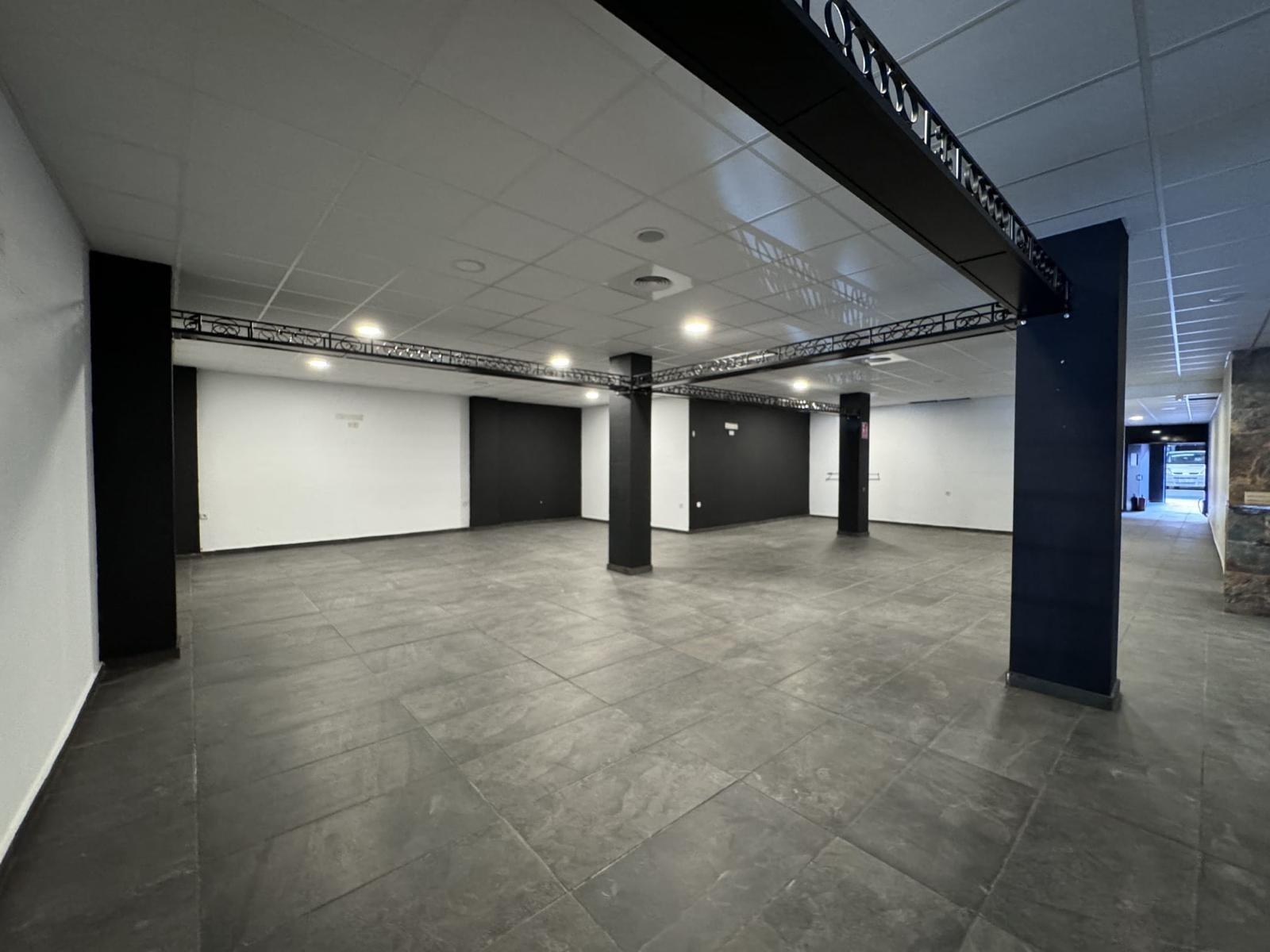 LOKALE COMERCIËLE CON SUPERFICIE DE 780 M2. SEGUNDA LINEA DE PLAYA. 70 METROS DEL MAR.