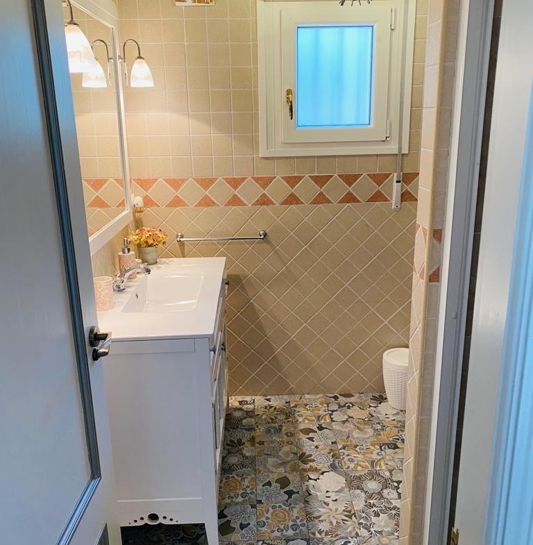 Mediterranean villa a few minutes drive from the beach