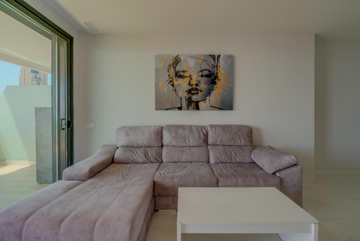 Exclusivo Piso en la Cala de Benidorm con Vistas al Mar