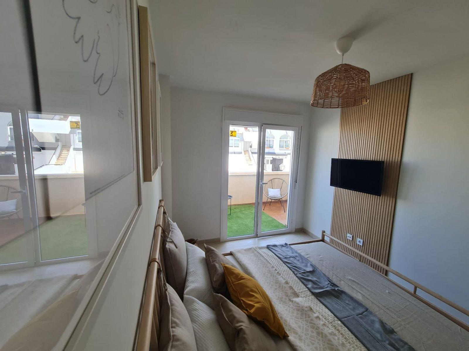 APATAMENTO CON PARKING+PISCINA EN ORIHUELA COSTA. 2 DORM. 2 BAÑOS. 85 M2.