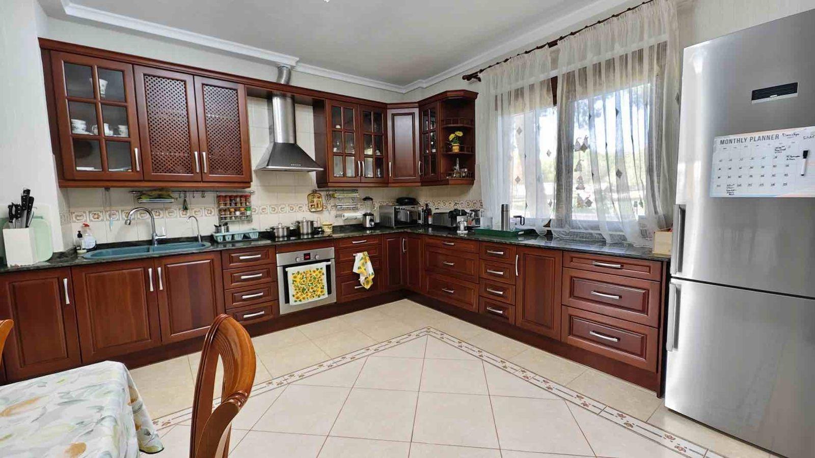 VILLA EN CIUDQUESADA. CON PISCINA PRIVADA. PARCELA 850M2. CASA 364 M2.