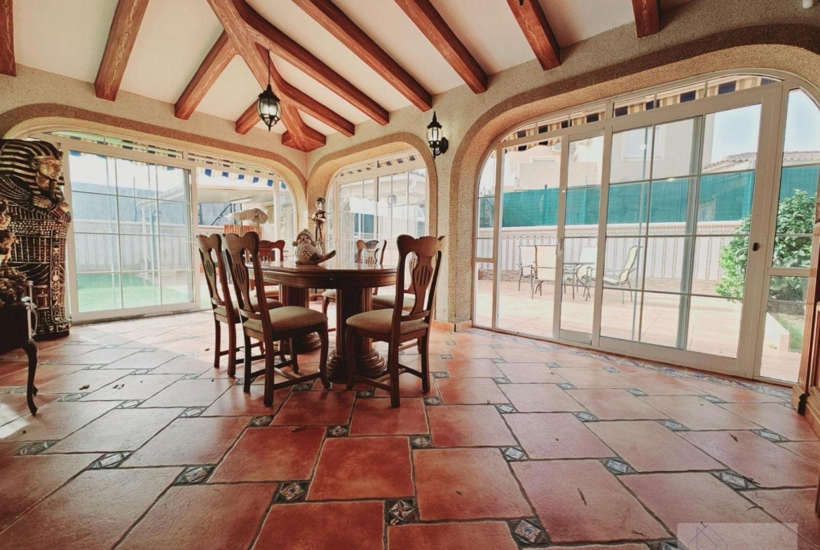 VILLA EN LA SIESTA CON 800 METROS DE PARCELA. PISCINA PRIVADA. 330 M2 DE CASA.
