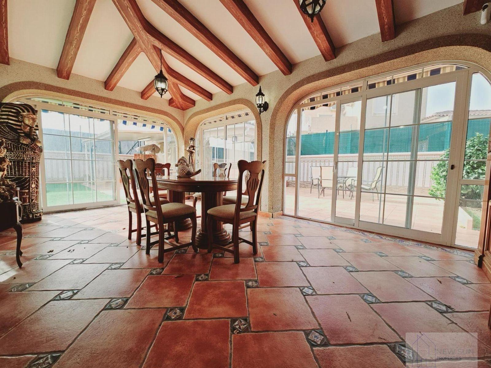 VILLA EN LA SIESTA CON 800 METROS DE PARCELA. PISCINA PRIVADA. 330 M2 DE CASA.