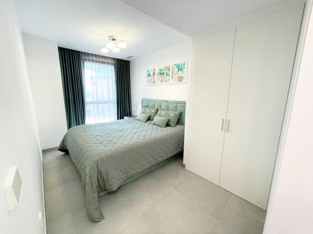 Moderne nieuwe appartementen aan de oevers van de Middellandse Zee