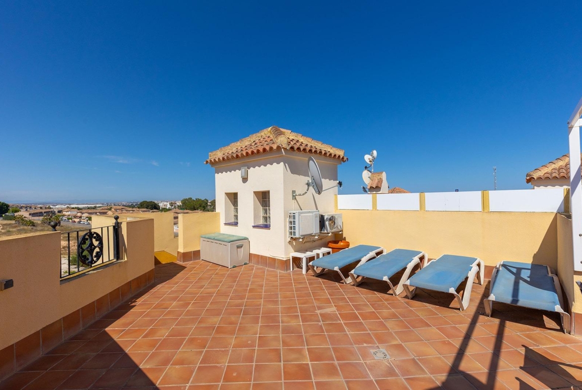 ATÍCO EN PUNTA PRIMA CON SOLARIUM PRIVADO DE 40 M2. 2 DORM. 2 BAÑOS. PISCINA COMUNITARIA.