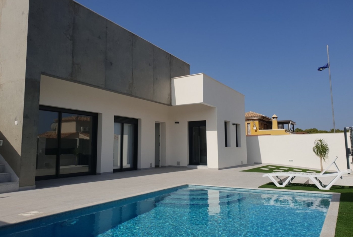 NEW BUILD VILLAS IN PINAR DE CAMPOVERDE