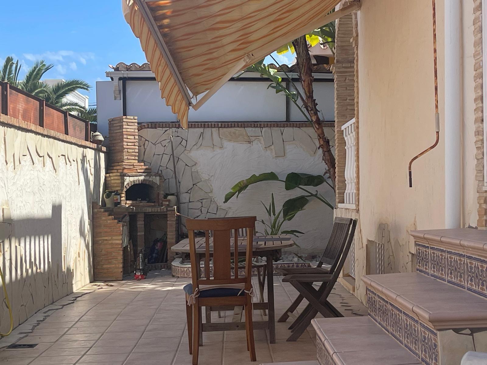 VILLA PARADA CON VISTAS AL MAR Y A 200 METROS DE PLAYA! ZONA TORRE LA MATA. 5 DRM. 3 BAÑOS. PISCINA PRIVADA.
