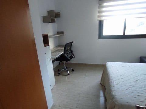 Bonito apartamento con vistas al mar y a la montaña, amueblado y equipado.