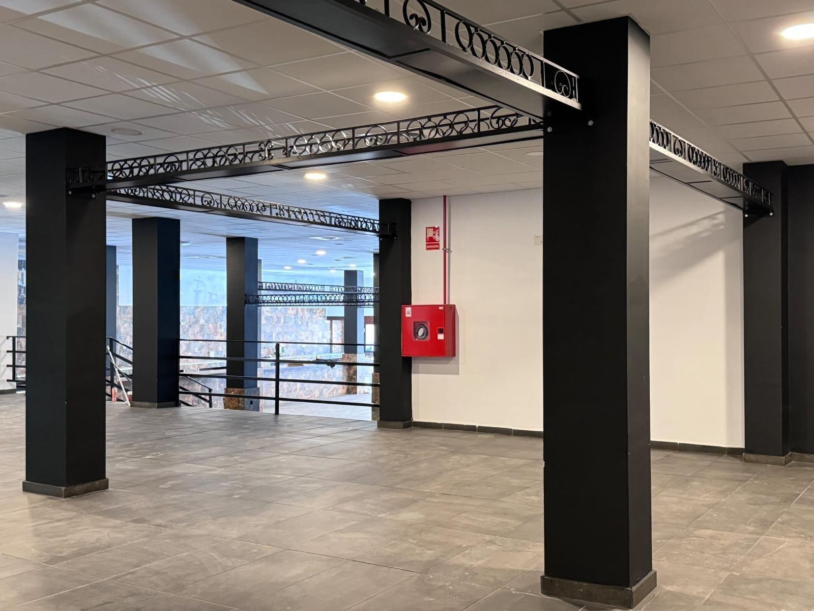 LOKALE COMERCIËLE CON SUPERFICIE DE 780 M2. SEGUNDA LINEA DE PLAYA. 70 METROS DEL MAR.