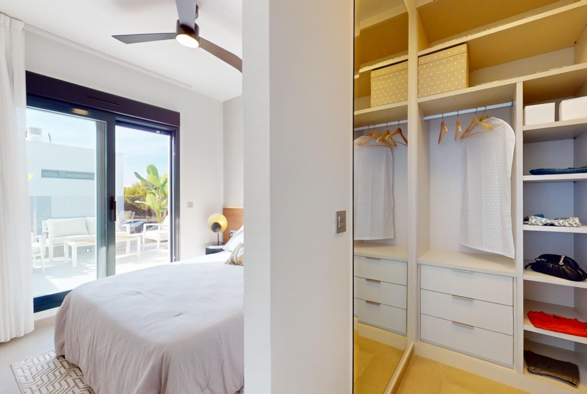 Detached modern villas placed in Roda Golf, Murcia