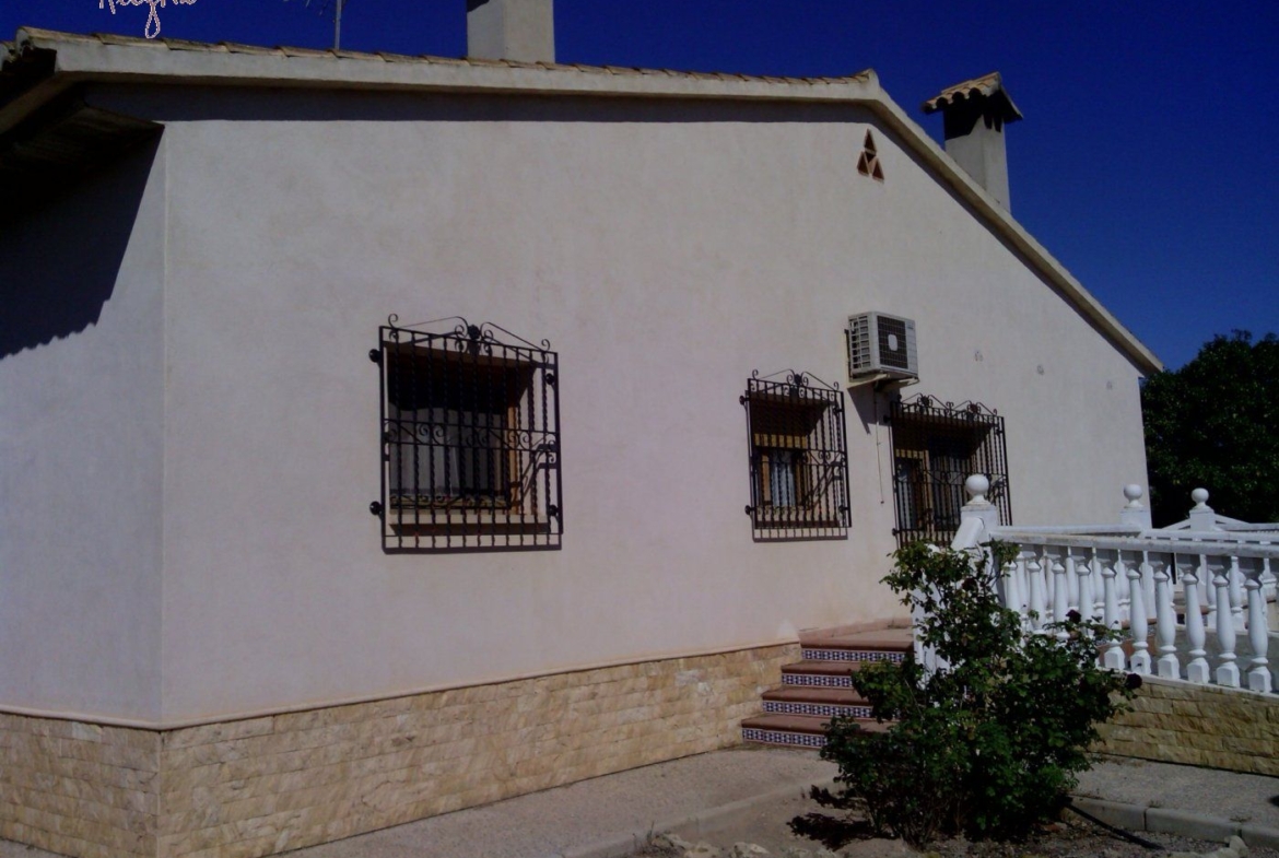 FAMOUS RIDING CENTER WITH INDEPENDENT RURAL HOUSE