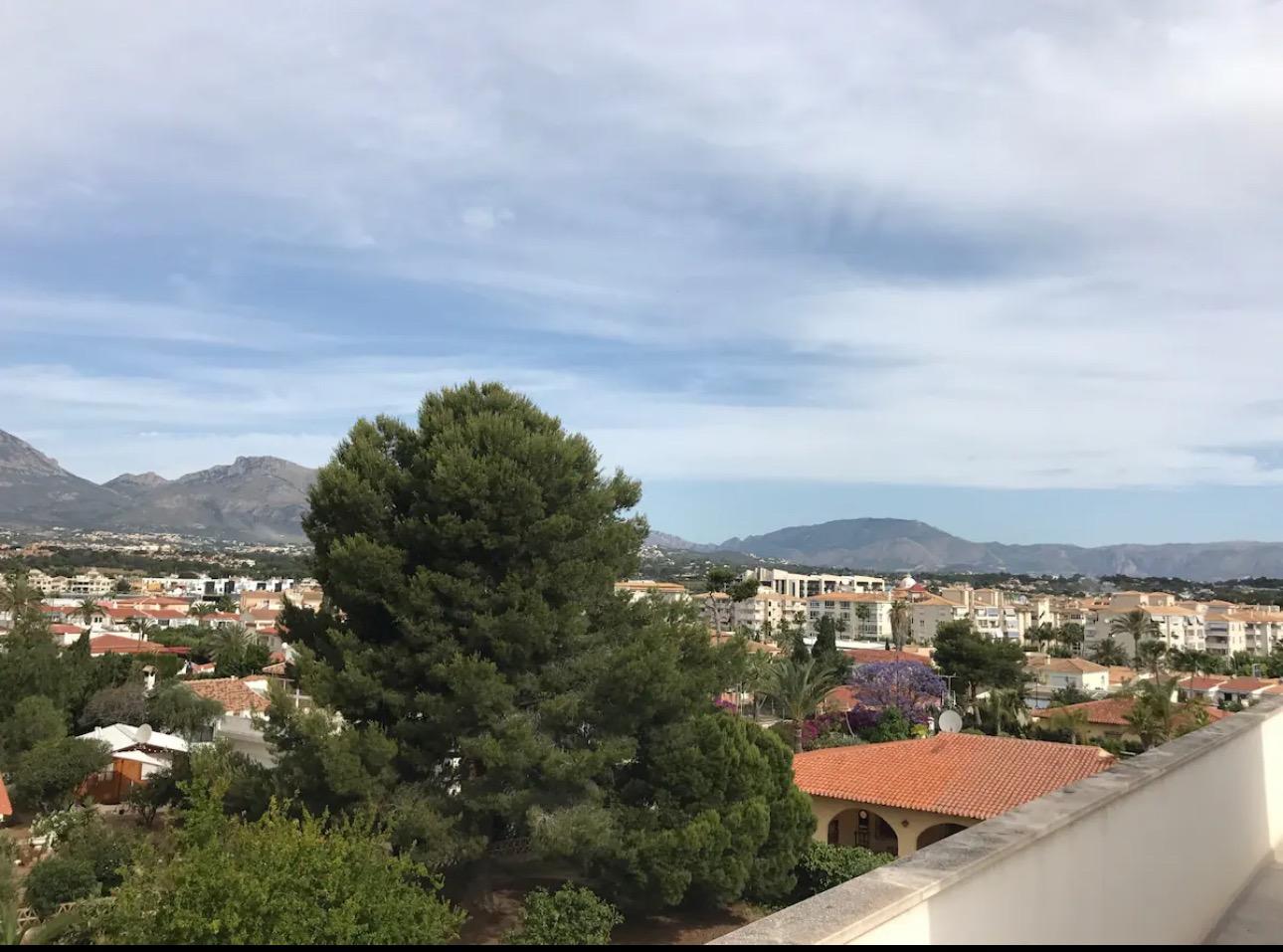 Luxury Villa in the central area of Albir