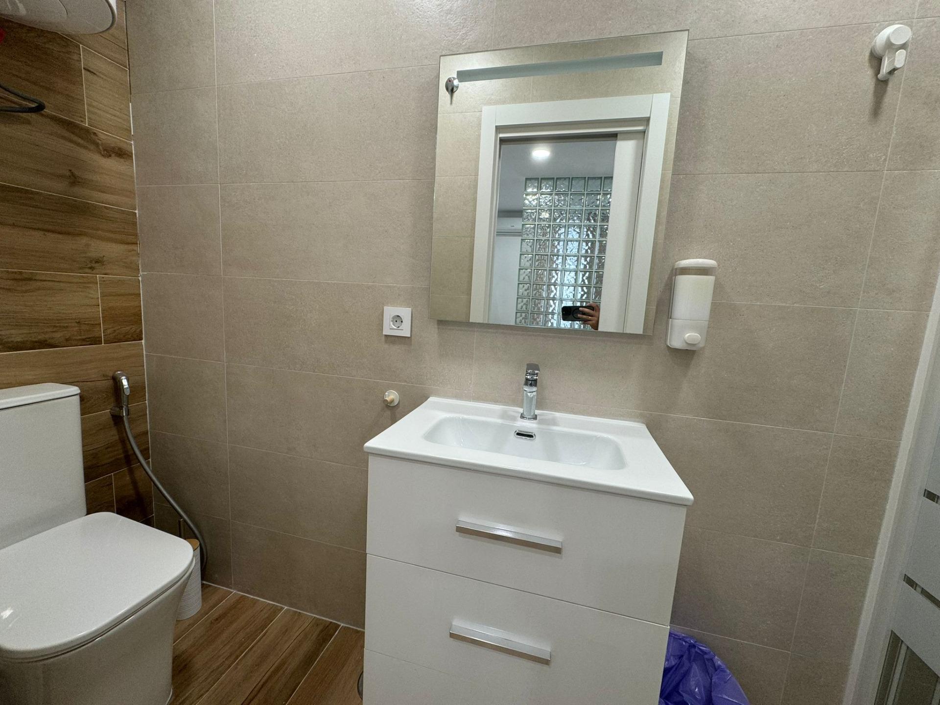 2-27-42 EDIFICIO EN VENTA EN ALICANTE CON LICENCIA TURISTICA – CAROLINAS BAJAS