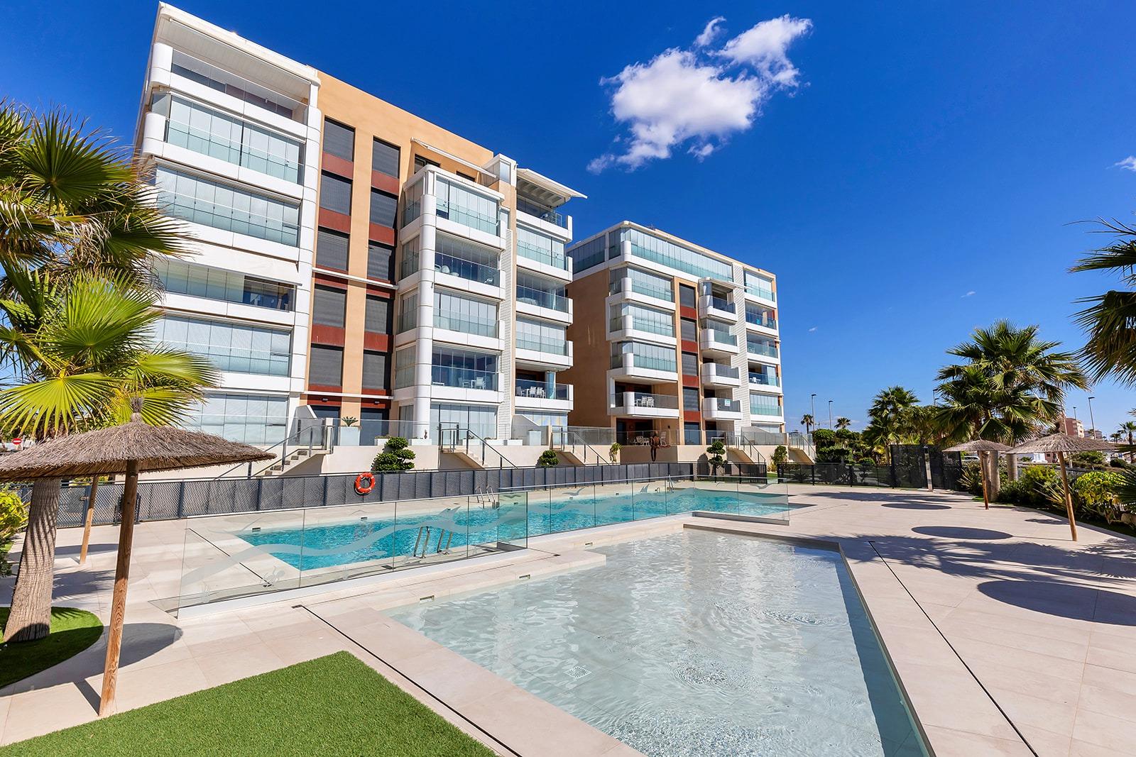 2-27-47 APARTAMENTO CON VISTAS AL MAR EN MIL PALMERAS. 2 DORM. 2 BAÑOS. GARAJE+TRASTERO. TERRAZA 20 M2.