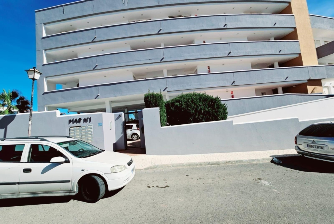 APATAMENTO CON PARKING+PISCINA EN ORIHUELA COSTA. 2 DORM. 2 BAÑOS. 85 M2.