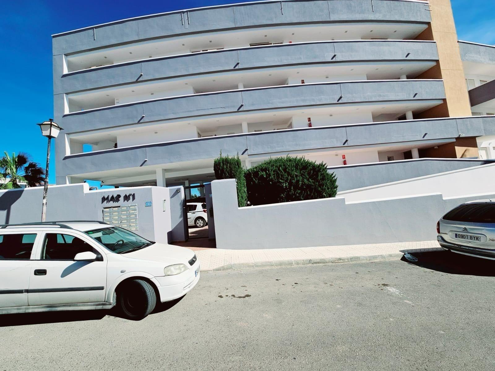 APATAMENTO CON PARKING+PISCINA EN ORIHUELA COSTA. 2 DORM. 2 BAÑOS. 85 M2.