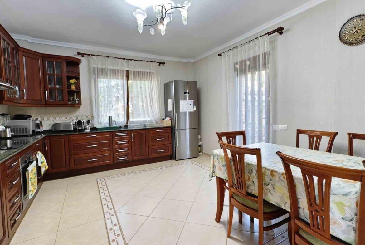 VILLA EN CIUDQUESADA. CON PISCINA PRIVADA. PARCELA 850M2. CASA 364 M2.